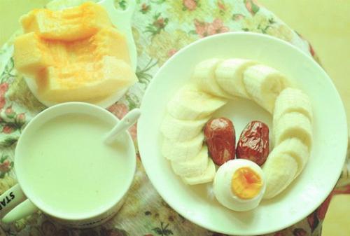 牛奶跟白瓜可以一起吃吗,牛奶与白瓜同食的适宜性探讨