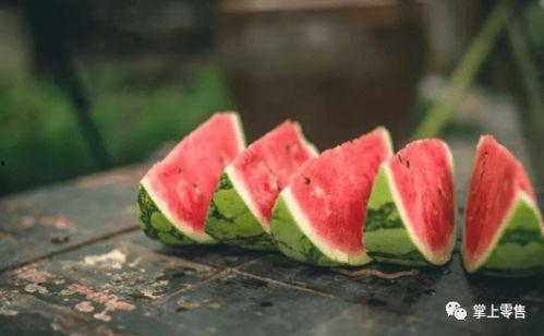 卖瓜阿姨吃瓜照片大全